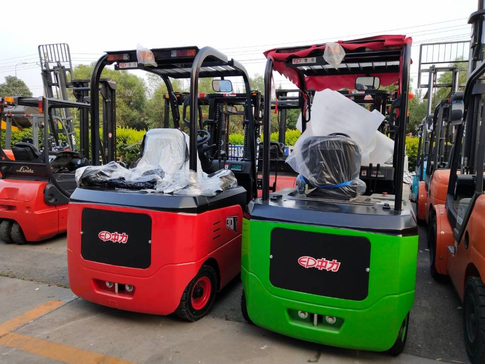 電動(dòng)叉車(chē) 電動(dòng)叉車(chē)